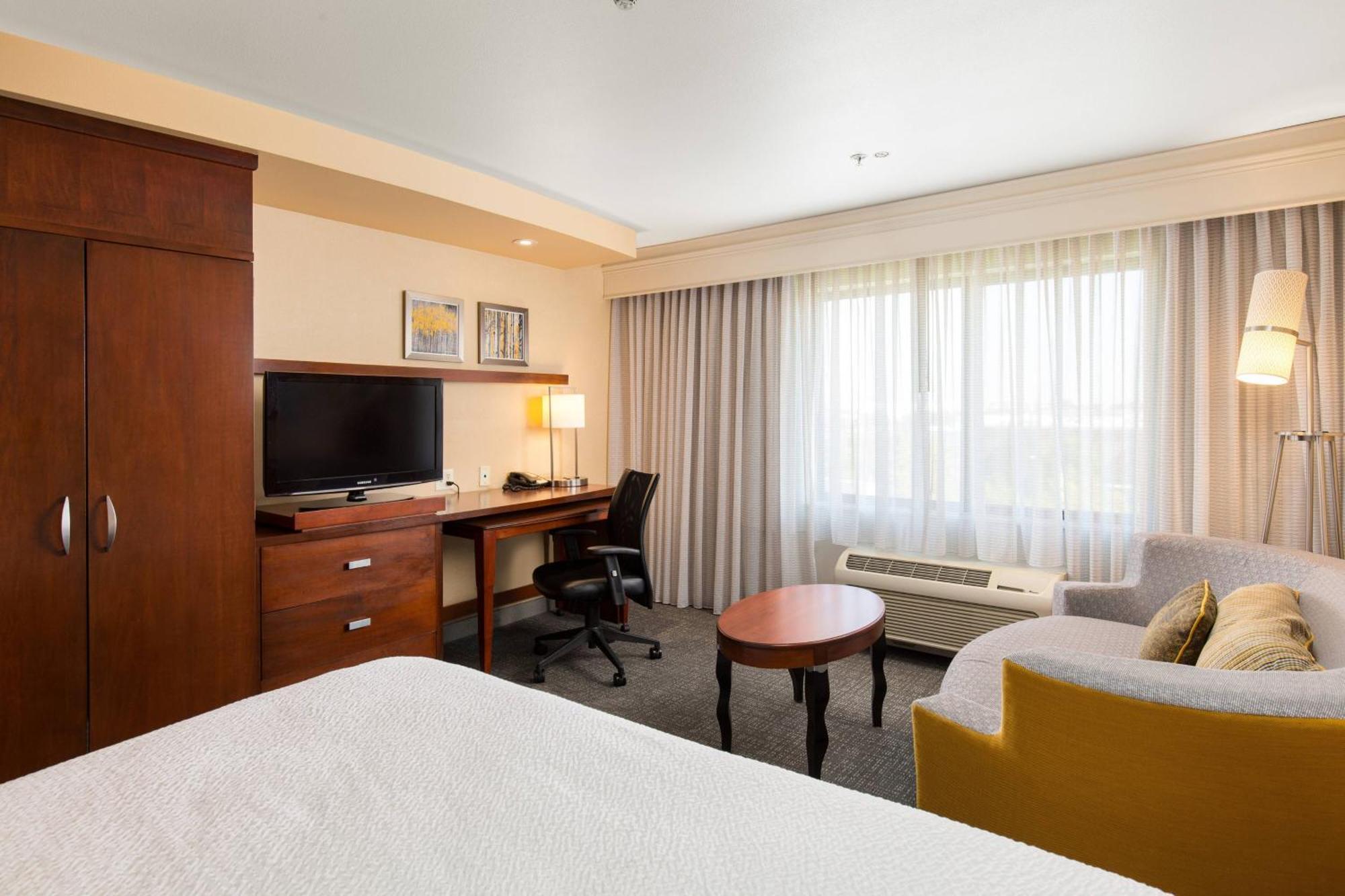 Courtyard By Marriott Ontario Rancho Cucamonga Hotel Exterior photo