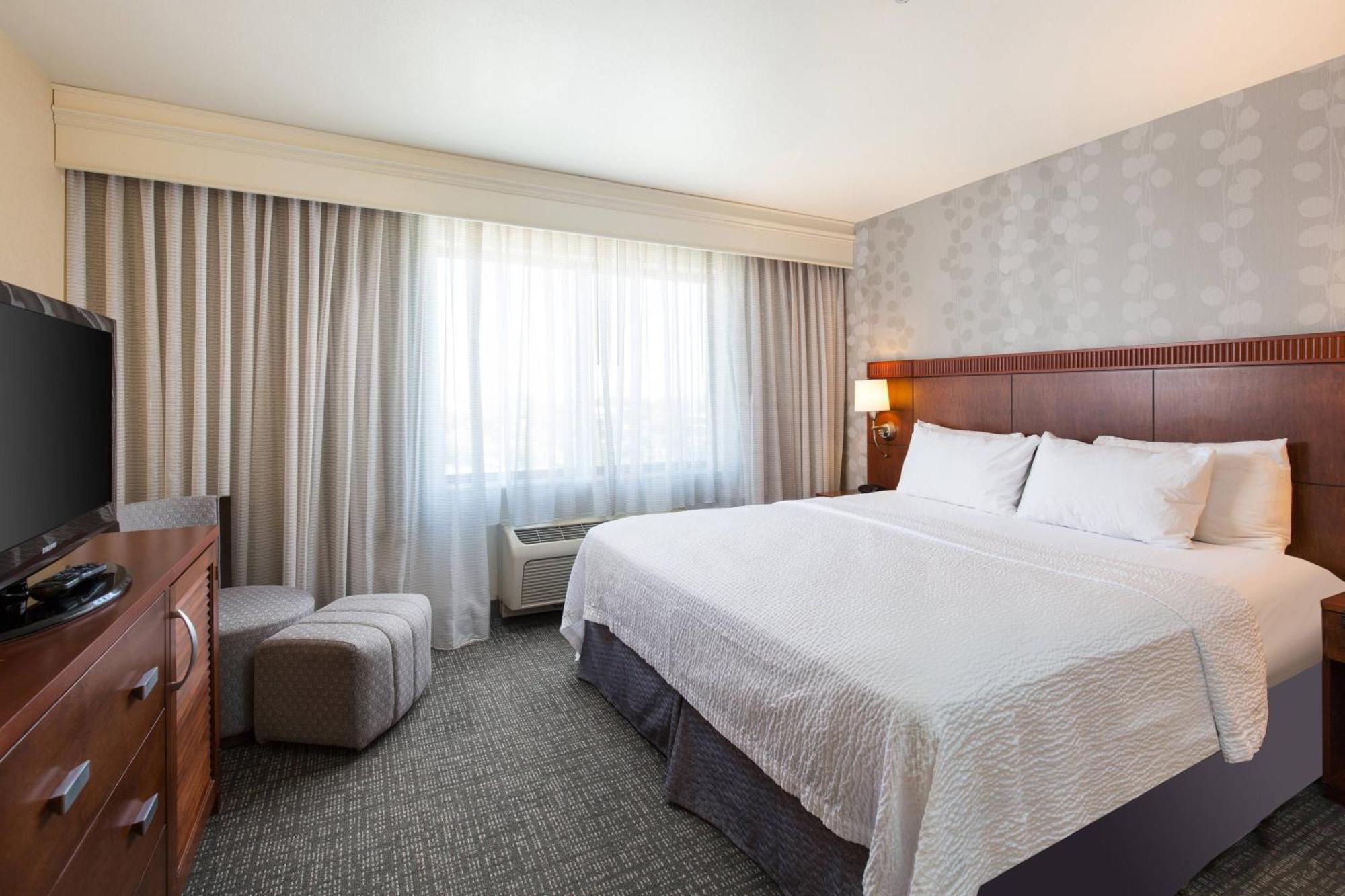 Courtyard By Marriott Ontario Rancho Cucamonga Hotel Exterior photo