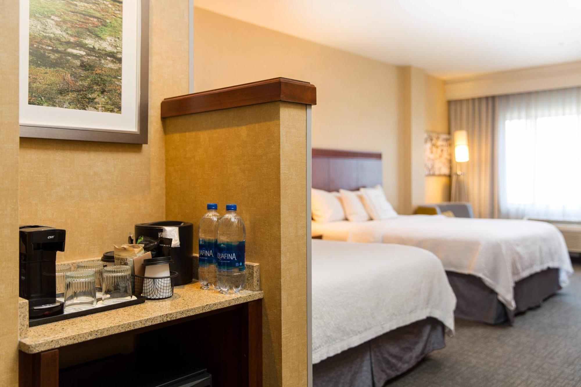 Courtyard By Marriott Ontario Rancho Cucamonga Hotel Exterior photo