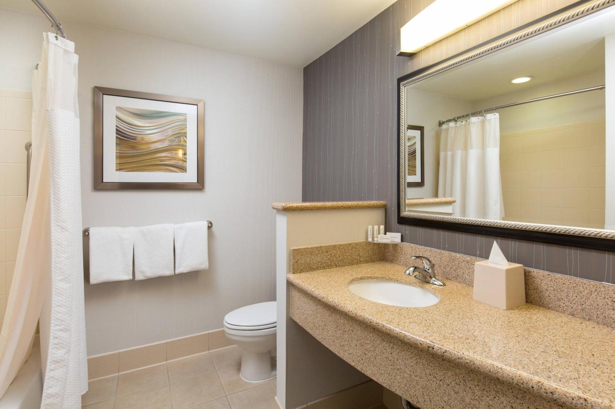 Courtyard By Marriott Ontario Rancho Cucamonga Hotel Exterior photo