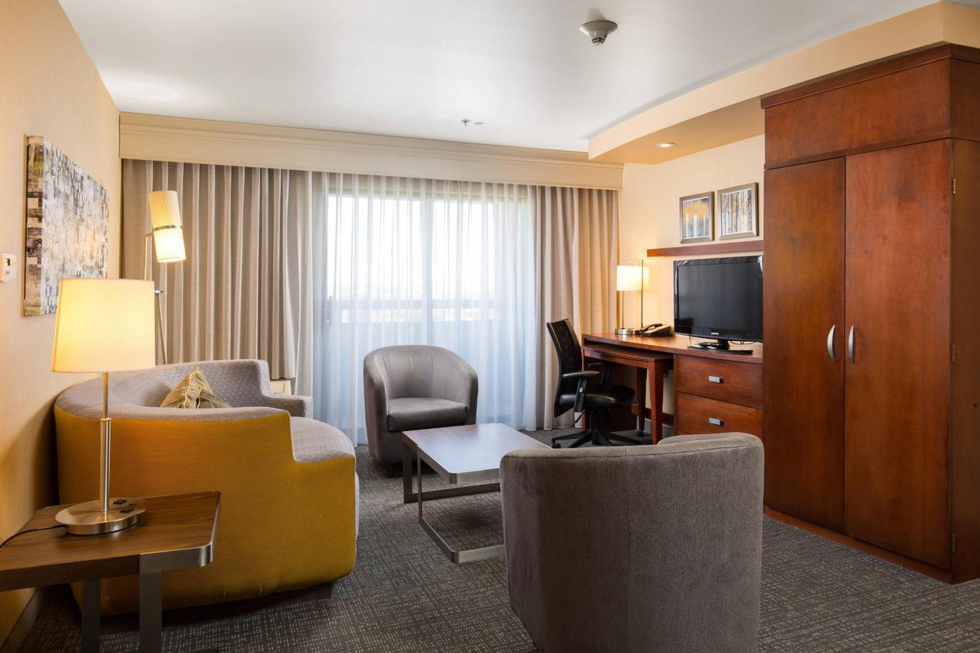 Courtyard By Marriott Ontario Rancho Cucamonga Hotel Exterior photo